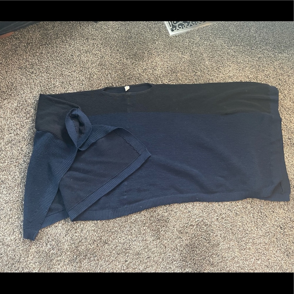 Lululemon It All Lines Up Poncho with sleeves GUC One size